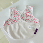 Bavoir bébé à lacets – Confort coton & protection imperméable