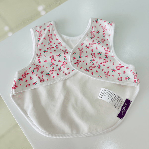 Bavoir bébé à lacets – Confort coton & protection imperméable