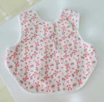 Bavoir bébé à lacets – Confort coton & protection imperméable