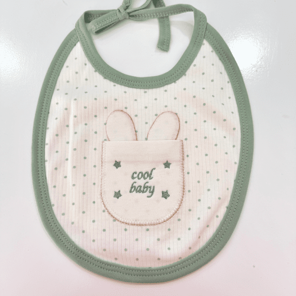 Bavoir bébé en coton – Douceur et confort au quotidien
