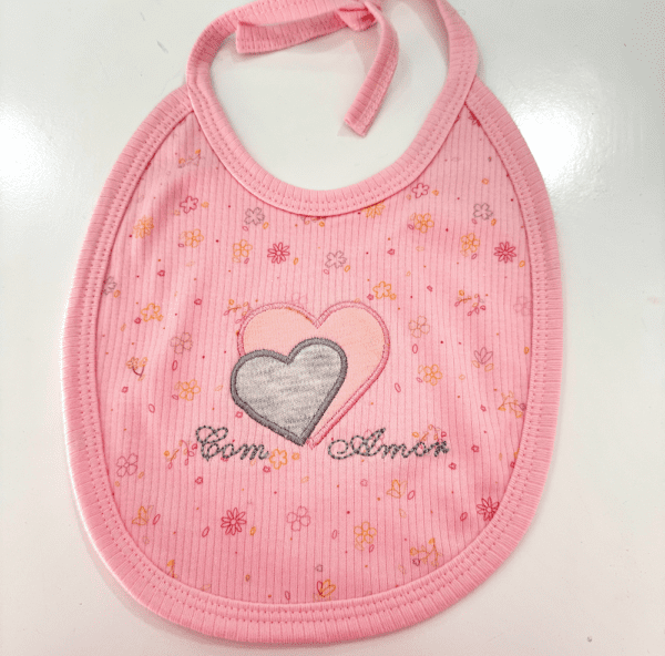 Bavoir bébé en coton – Douceur et confort au quotidien