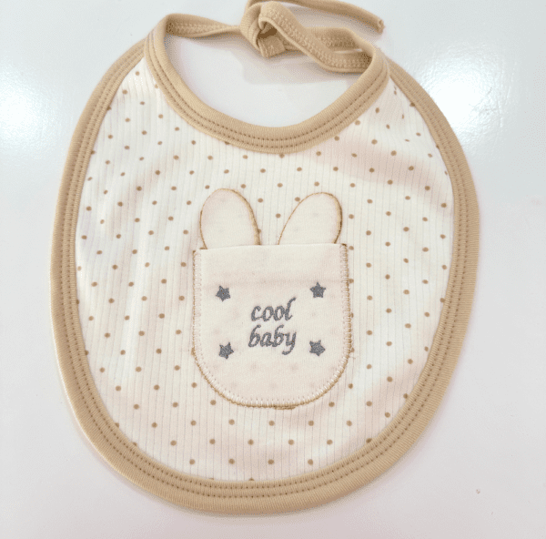 Bavoir bébé en coton – Douceur et confort au quotidien