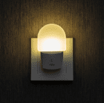 Veilleuse bébé LED REER NightGuide – Lumière douce pour nuits rassurantes
