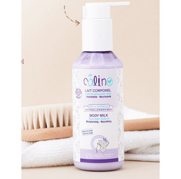 Lait de Corps Bébé Calino à la Guimauve – Gamme Violette | Hydratation & Douceur