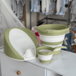 Kit Bain Bébé Pliable 3 Pièces – Support de Bain, Seau et Casserole d’Eau