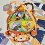 Tapis d’éveil bébé avec arche de jeux et coussin lion – Multicolore