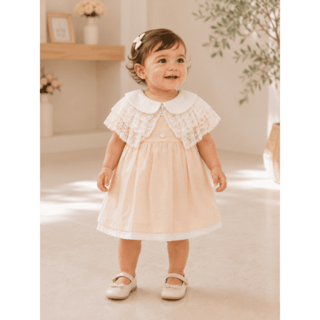 Robe Bébé Fille Beige Rosé avec Cape en Dentelle Élégante