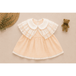 Robe Bébé Fille Beige Rosé avec Cape en Dentelle Élégante