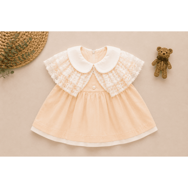 Robe Bébé Fille Beige Rosé avec Cape en Dentelle Élégante